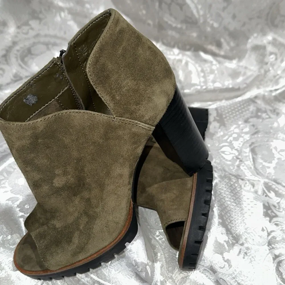 Vince Camuto Boots Womens 7  M Bootie Olive Green Peep Toe  Heels